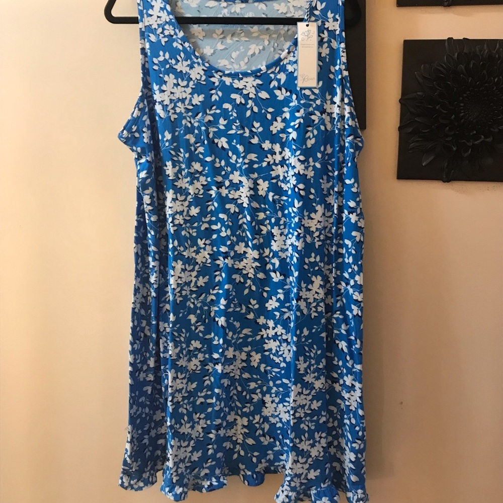 Draper James blue and white floral tank dress. Ruffled hem-sleeveless Super soft